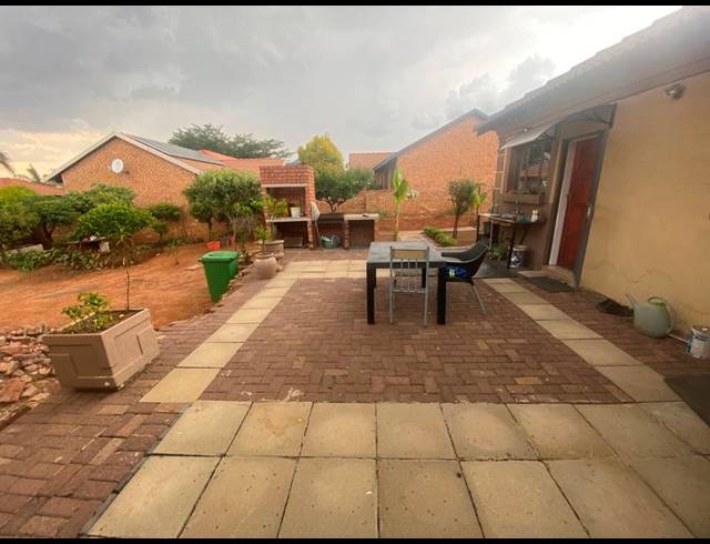 4 BEDROOM HOUSE FOR SALE IN AERORAND